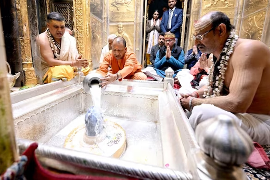 Yogi Adityanath offers Puja at Gyanvapi Mosque | Sangbad Pratidin