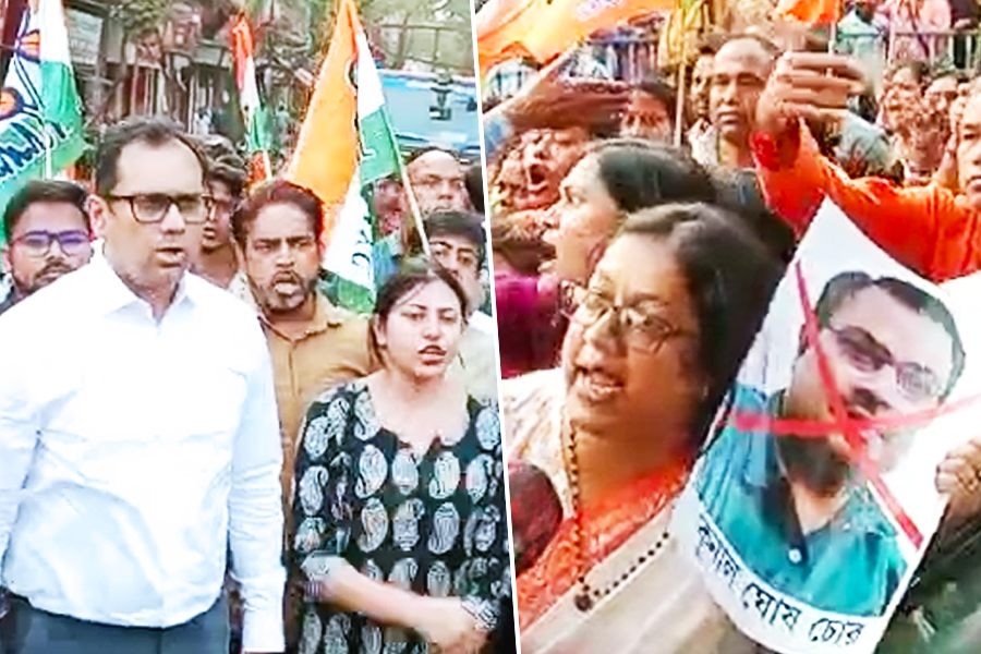 BJP activists attacks Kunal Ghosh's residence in Kolkata, Counter protest from TMC | Sangbad Pratidin