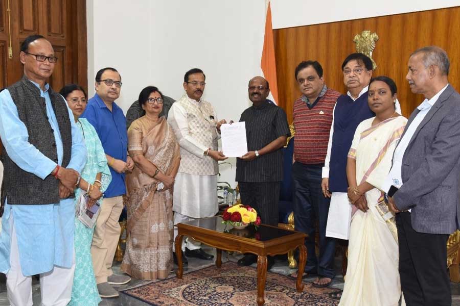 চোপড়ায় ৪ শিশুর মৃত্যু, রাজ্যপালের কাছে ডেপুটেশন শাসকদলের