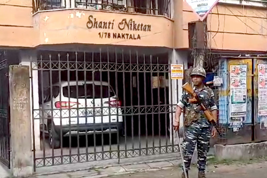 ED raids into the house of businessman in Nakatala, close to Partha Chatterjee | Sangbad Pratidin