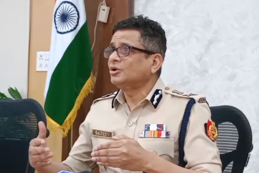 সন্দেশখালিতে নারী নির্যাতন মানল পুলিশ, ‘শাহজাহানের গ্রেপ্তারির দায়িত্ব ইডির’, বললেন রাজীব কুমার