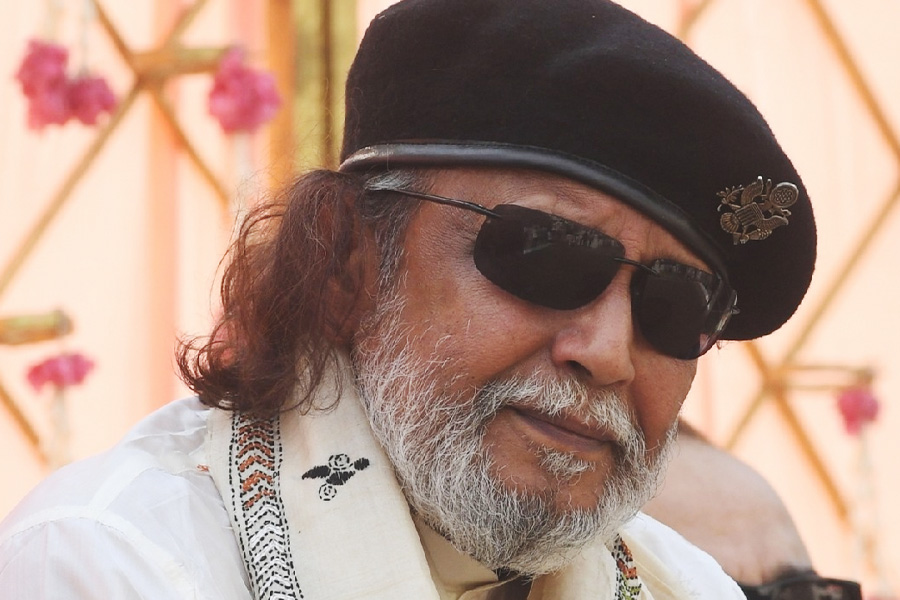 ভালো আছেন মিঠুন চক্রবর্তী, ‘মহাগুরু’কে দেখতে হাসপাতালে দেব-রাজ-দেবশ্রীরা