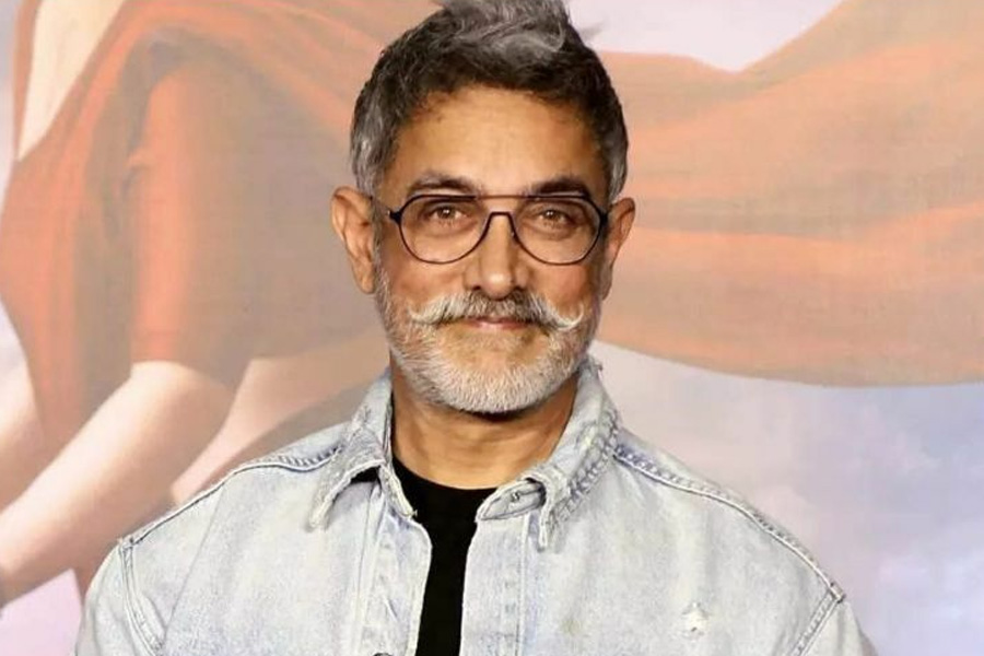 ‘শাহরুখকে দেখে শিখুন!’ ভক্তদের উপদেশে কী বললেন আমির?