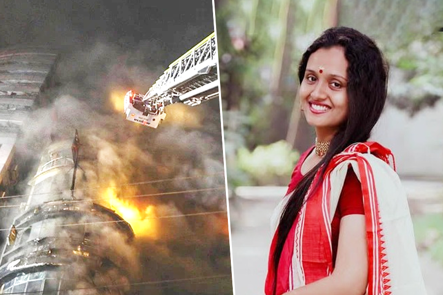 কবর নাকি দাহ? টানাপড়েনে মর্গেই পড়ে ঢাকার অগ্নিকাণ্ডে মৃত সাংবাদিকের দেহ