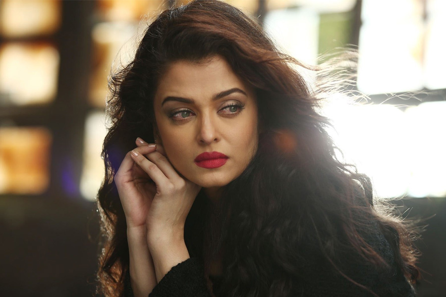 ‘প্রাণের চেয়েও বেশি তোমাকে ভালোবাসি’, আবেগঘন পোস্ট ঐশ্বর্যর, হঠাৎ কী হল?