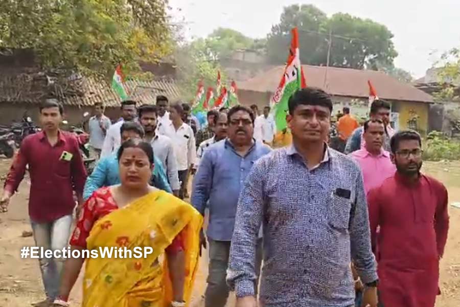 প্রচারে বেরিয়ে সটান সিপিএম কার্যালয়ে তৃণমূল নেতা, চাইলেন ভোট