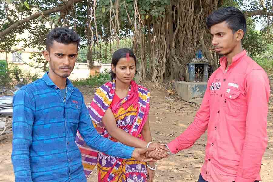 Husband helps wife to tie knot with childhood lover in Birbhum