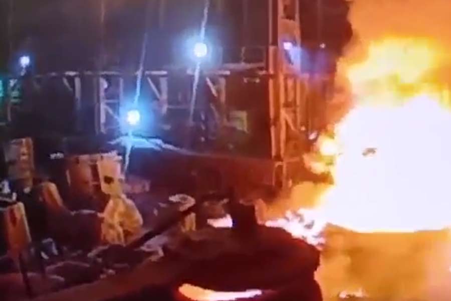 Worker burnt after hot metal falls over him in steel plant, Durgapur