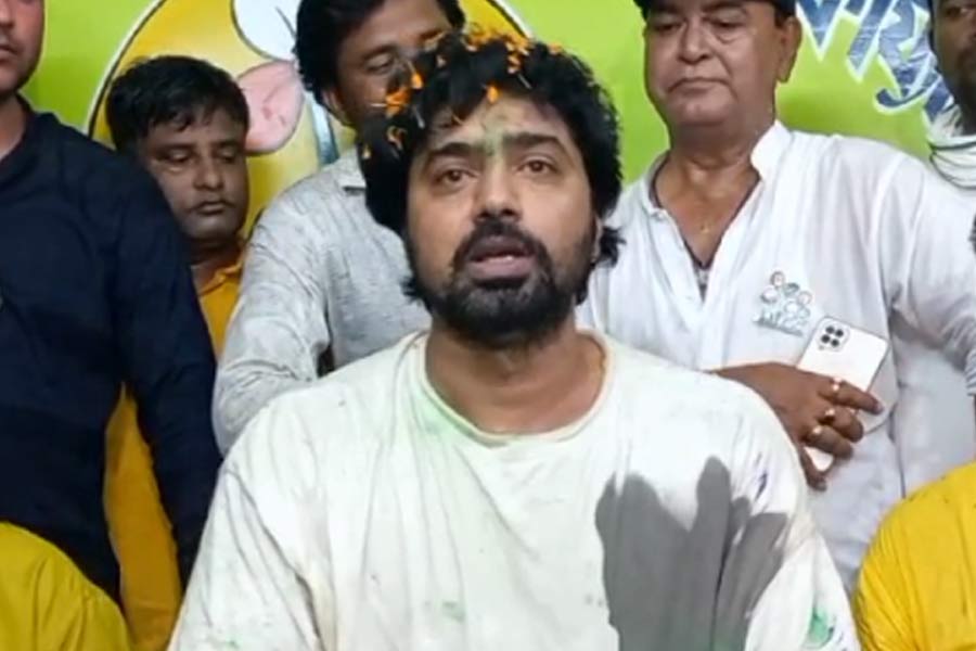 দেবঘনিষ্ঠকে দেওয়া টাকা ফেরত পেলেন চাকরিপ্রার্থী