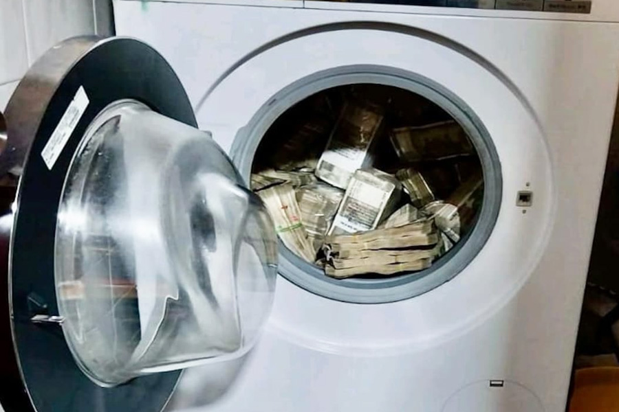 Enforcement Directorate Finds 2.5 Crore Rupees Stashed In Washing Machine