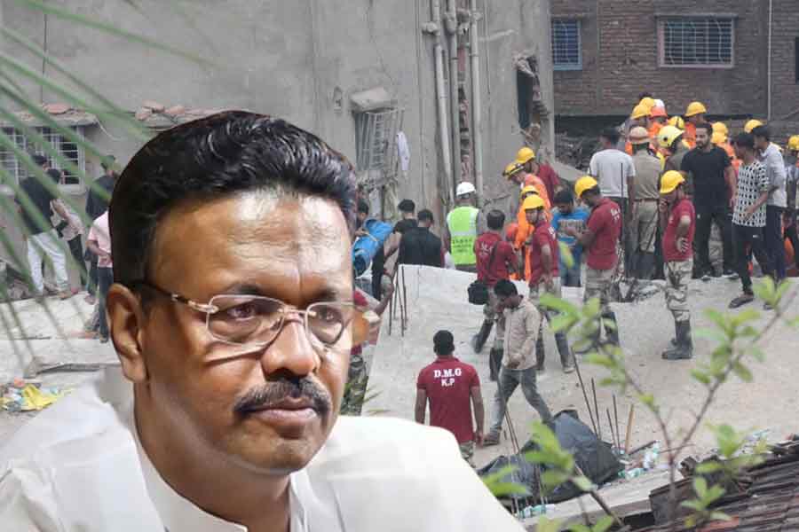 Building Collapsed In Garden Reach: KMC's three engineers gets show cause notice