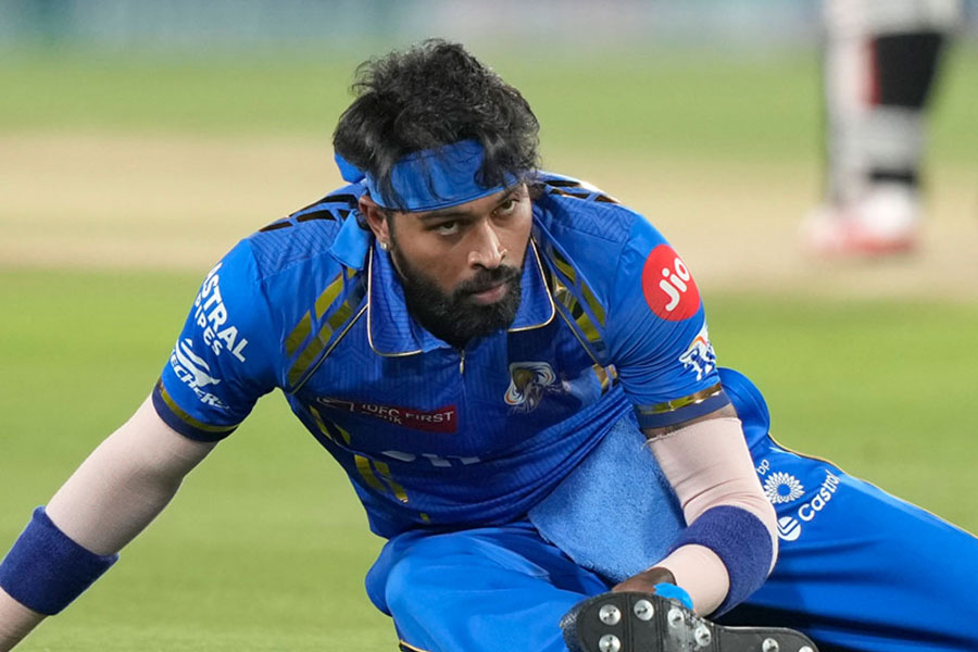 Harbhajan Singh stated that the players of the Mumbai Indians should accept Hardik Pandya as their captain