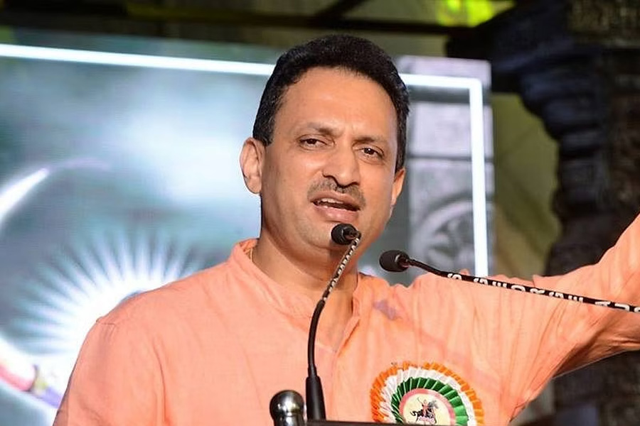 ‘ধর্ম নিরপেক্ষ’ তকমা মুছতে দুই-তৃতীয়াংশ আসনে জেতান মোদিকে, বিস্ফোরক বিজেপি সাংসদ