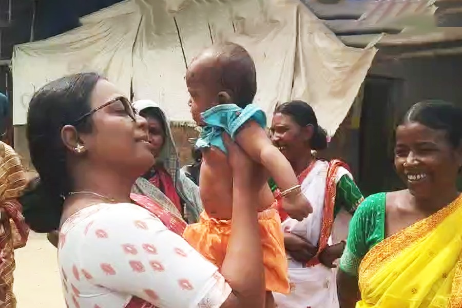 দুয়ারে বীরবাহা! নির্বাচনের আগে সমস্যা সমাধানে বিশেষ উদ্যোগ মন্ত্রীর