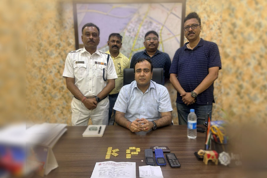 Gold recovered from Kolkata, 5 arrested