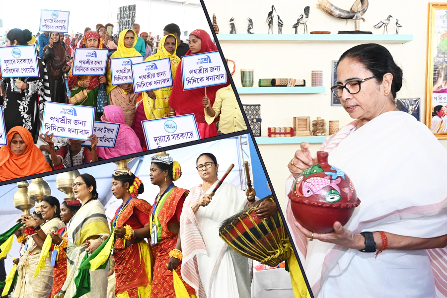 মেদিনীপুরের সভায় জুন মালিয়ার সঙ্গে আদিবাসী নৃত্য মমতার, বাজালেন ধামসাও