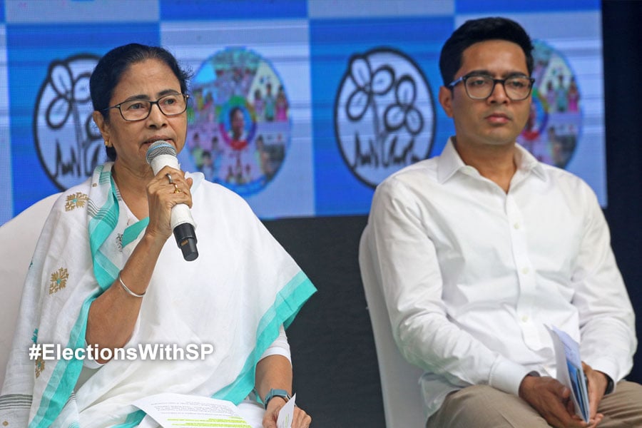 তারকা প্রচারকদের তালিকা প্রকাশ তৃণমূলের, বাদ মিমি-নুসরত, কারা রইলেন?