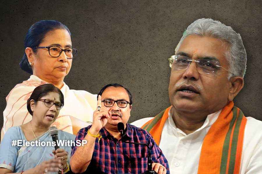 মমতাকে কুকথা! দিলীপকে তুলোধোনা করে নির্বাচন কমিশনের দ্বারস্থ তৃণমূল