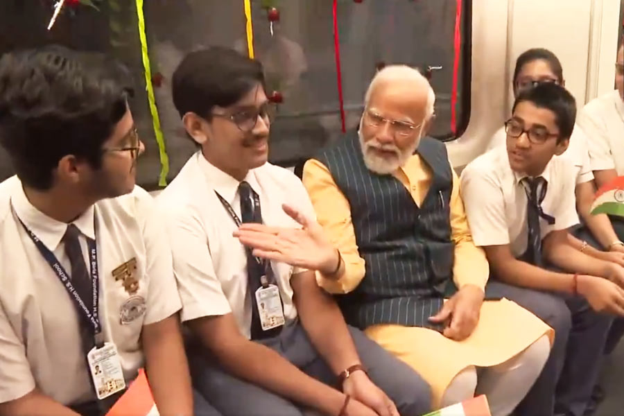 PM Modi's underwater Kolkata Metro with school students after Metro inaguration