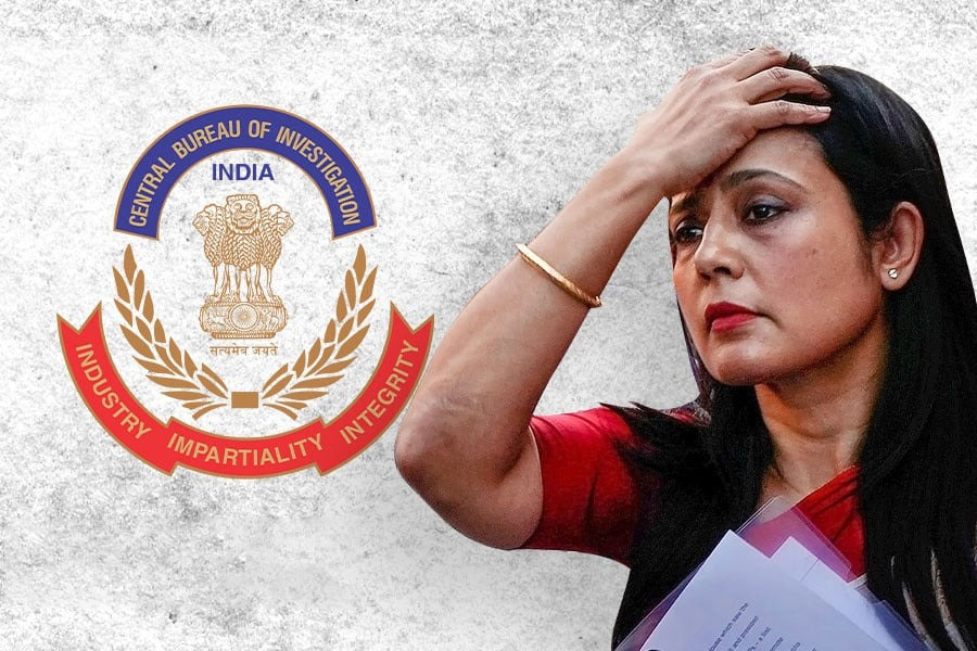 কলকাতা, কৃষ্ণনগরের পর করিমপুর, তালা ভেঙে মহুয়ার আস্তানায় ঢুকল সিবিআই