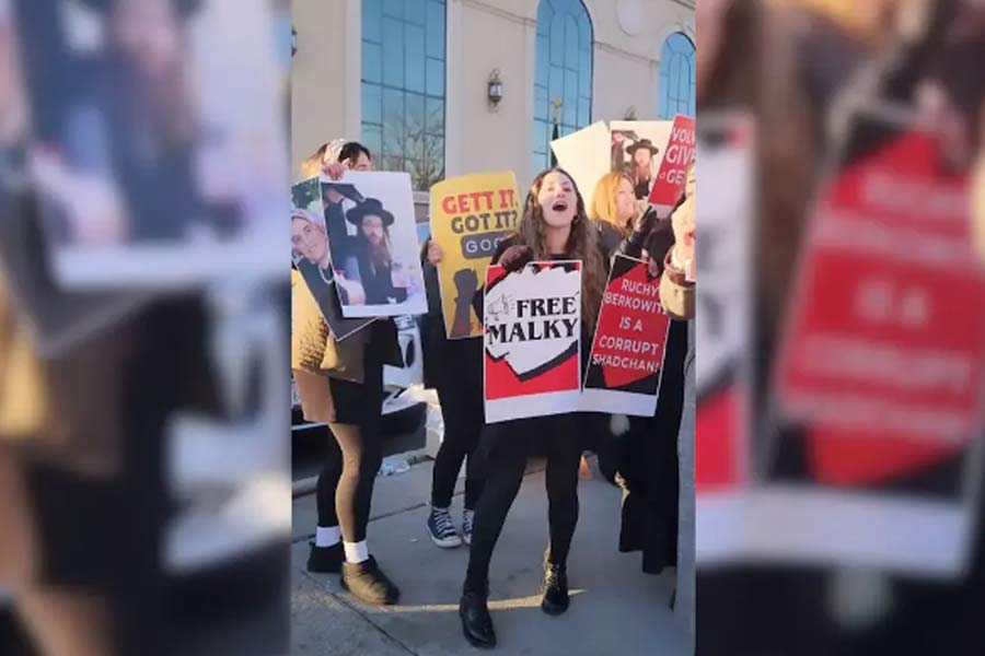 Hundreds of Jewish women on strike for this bizzare reason at New York
