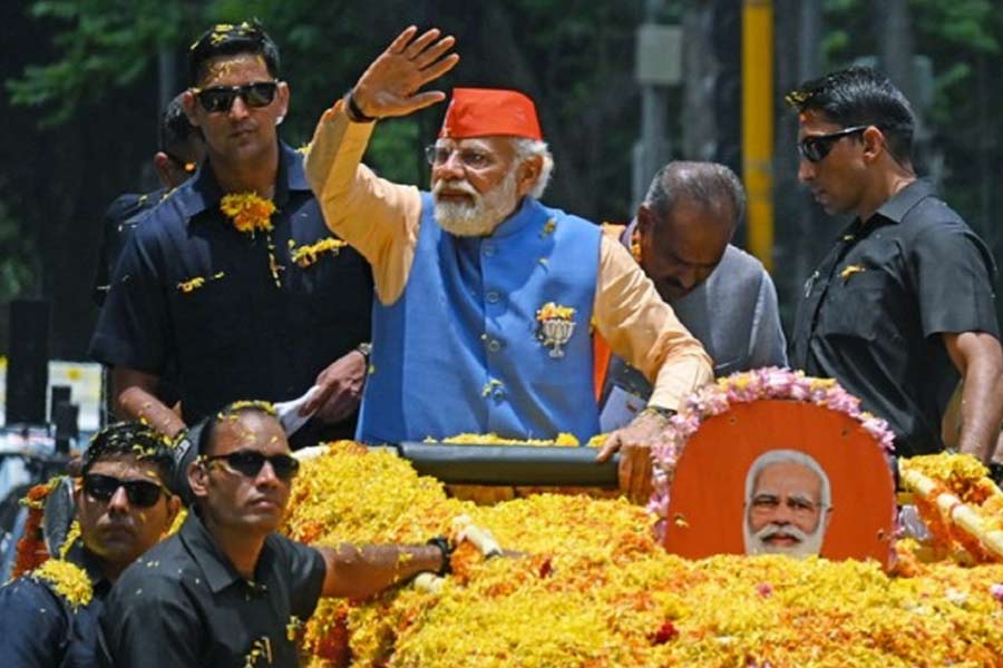 ফের রাজ্যে মোদি, বিমানবন্দর থেকে রোড শো করে যাবেন বারাসতের সভায়