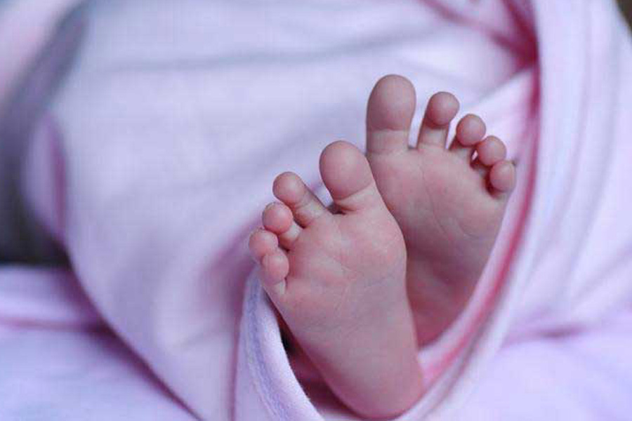 1 Year Old Slips From Father's Arms and Falls To Death in Chhattisgarh