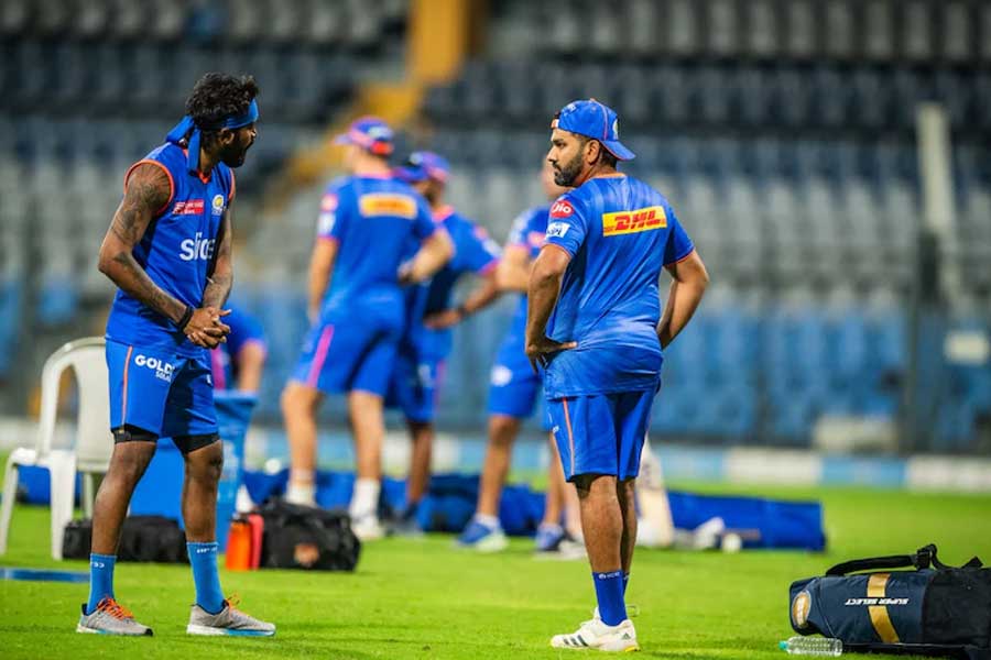 ‘অশান্তি’ থামছেই না মুম্বই ইন্ডিয়ান্সে! এবার প্রস্তুতি ম্যাচে খেললেন না রোহিত