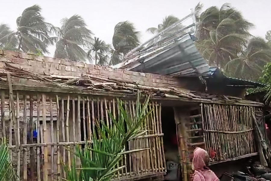 Disaster at Doluakhaki village, South 24 Paraganas afterb rain and storm last night, forecast to continue today