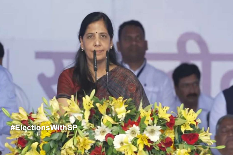 Lok Sabha Election 2024: Arvind Kejriwal's wife Sunita is taking up charges of election campaign during his jail period