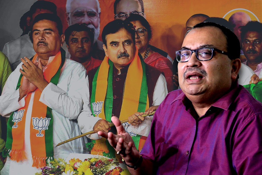 ‘চোর শুভেন্দু পতাকা দিচ্ছে বিচারপতির হাতে,’ ফের অভিজিৎকে তোপ কুণালের