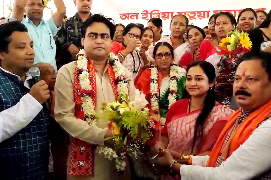 মোদি নীরব, তবু শান্তনু বলছেন, ‘ভোটের ১ দিন আগে হলেও CAA লাগু হবেই’