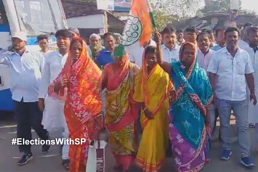 ক্ষোভ অতীত! তৃণমূলের ব্রিগেডের পথে সন্দেশখালির মহিলারা
