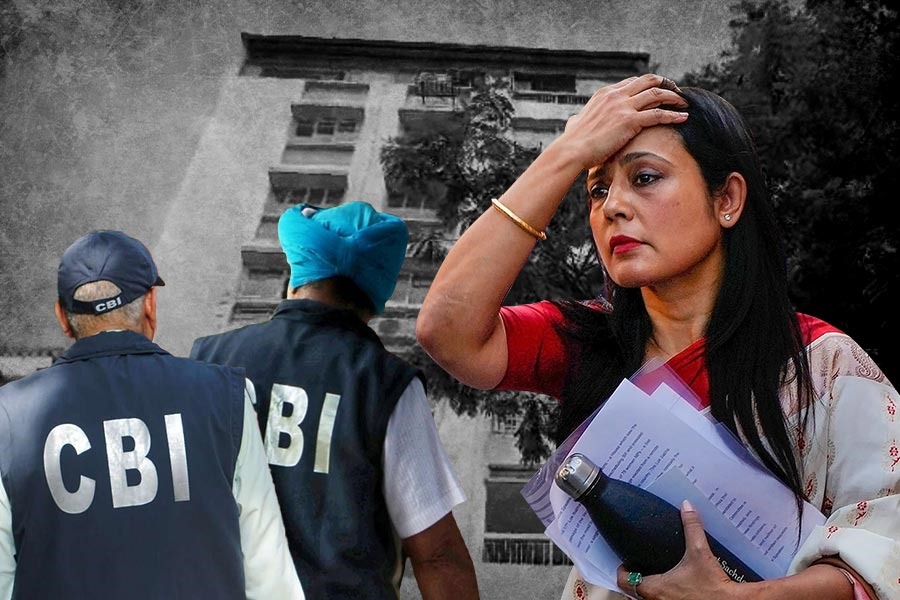 মহুয়ার বাড়িতে সিবিআই, টাকার বিনিময়ে প্রশ্ন কাণ্ডে তল্লাশি!