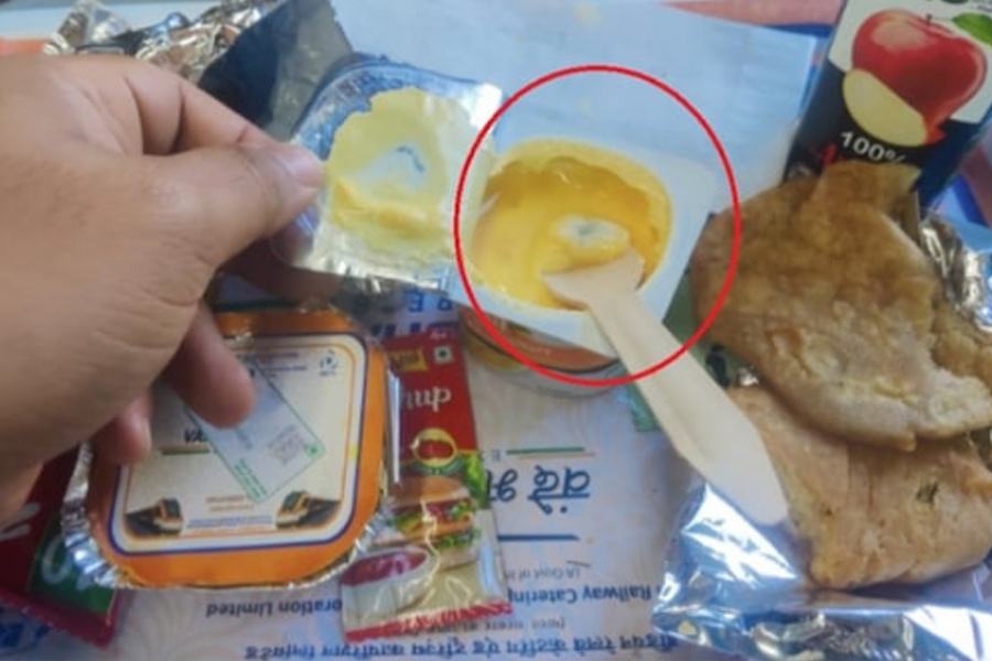 Vande Bharat passenger allegedly finds ‘fungus’ in yoghurt। Sangbad Pratidin