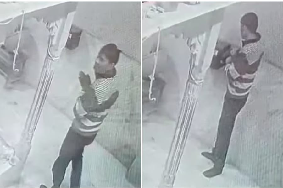 মন্দিরে ঢুকে ভক্তিভরে প্রণাম, তার পরেই লুট গয়না-টাকা! ভাইরাল ‘ধার্মিক’ চোরের ভিডিও