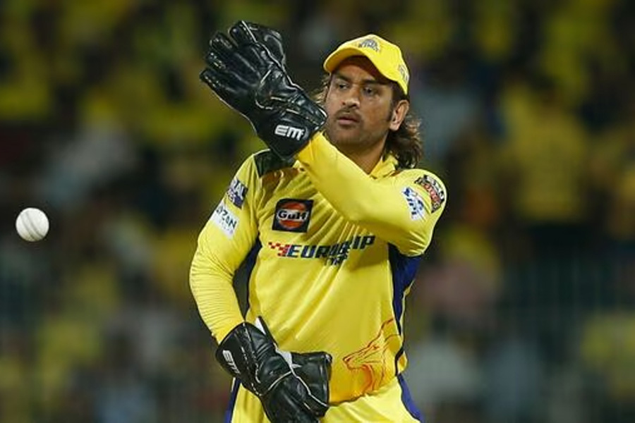 MS Dhoni fever catches Lucknow, fans show love for CSK star MS Dhoni