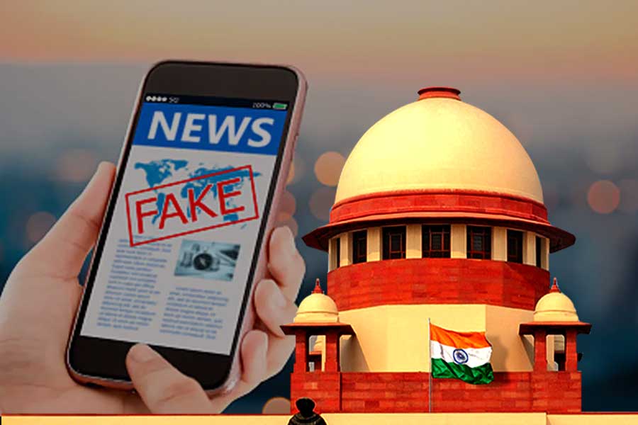 Supreme Court Puts On Hold Centre's Notification for Fact-Check Unit