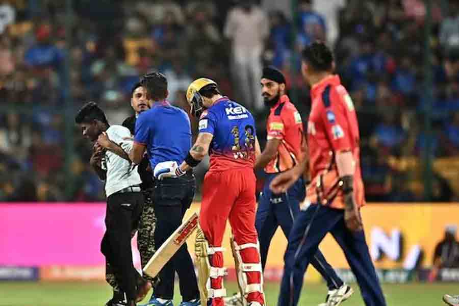 কোহলির সঙ্গে সাক্ষাতের পরিণাম, জুটল কিল, চড়, লাথি