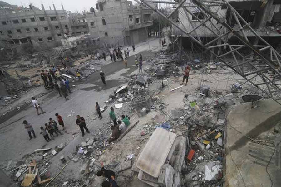 Israeli strikes kill 29 Gazans at aid center, say Palestinian officials