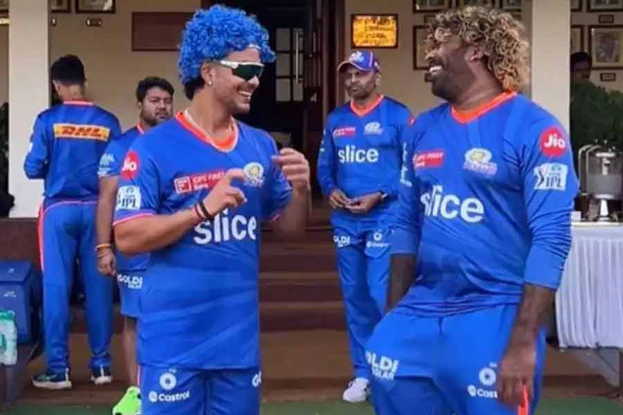 মুম্বই ইন্ডিয়ান্সের প্রস্তুতিতে খোশমেজাজে ঈশান কিষান, মালিঙ্গার নকল করে মুহূর্তে ভাইরাল