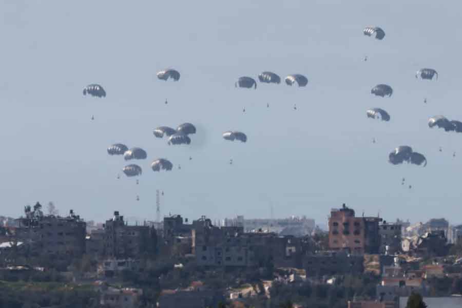 5 killed, 10 injured as Gaza aid airdrop parachute fails to open