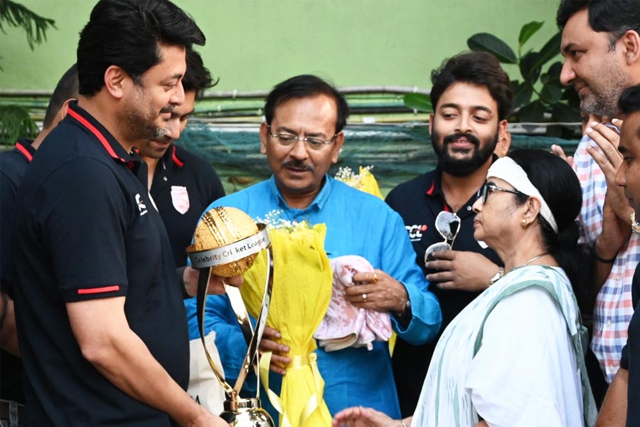 ‘দিদি, CCL ট্রফিটা তোমার বাড়িতে রাখব’, মমতার কাছে আবদার যিশুর