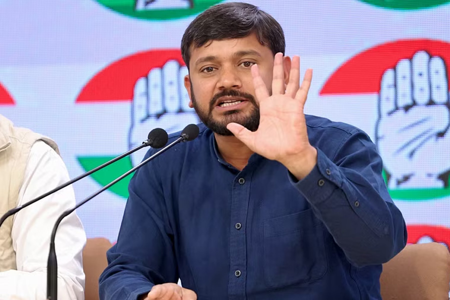 ‘দেশে চলছে মৃত্যুকাল, তাই অন্য দেশে প্রাণ দিচ্ছে তরুণরা’, তোপ কানহাইয়ার