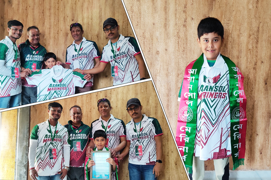 ‘ইসকা নাম হ্যায় মোহনবাগান’, খুদে রাজঋষির বাড়িতে উপহার নিয়ে হাজির আসানসোল মেরিনার্স