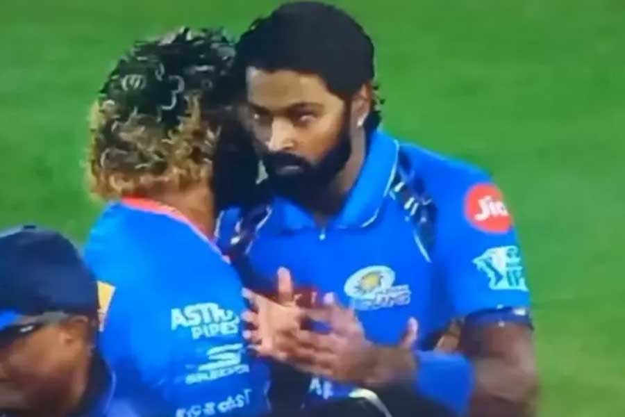 Hardik Pandya pushes Lasith Malinga when the MI great was trying to hug him