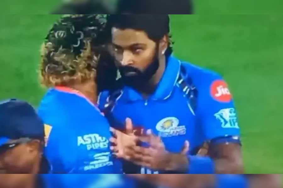 Hardik Pandya pushes Lasith Malinga when the MI great was trying to hug him