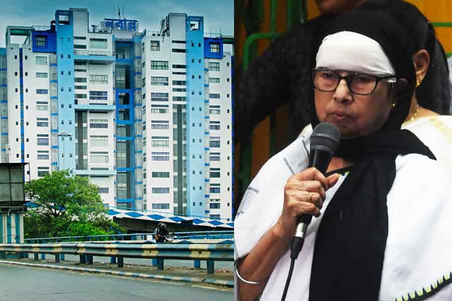 কর্মে অটল, মাথায় ব্যান্ডেজ নিয়েই নবান্নে কাজে যোগ মুখ্যমন্ত্রীর