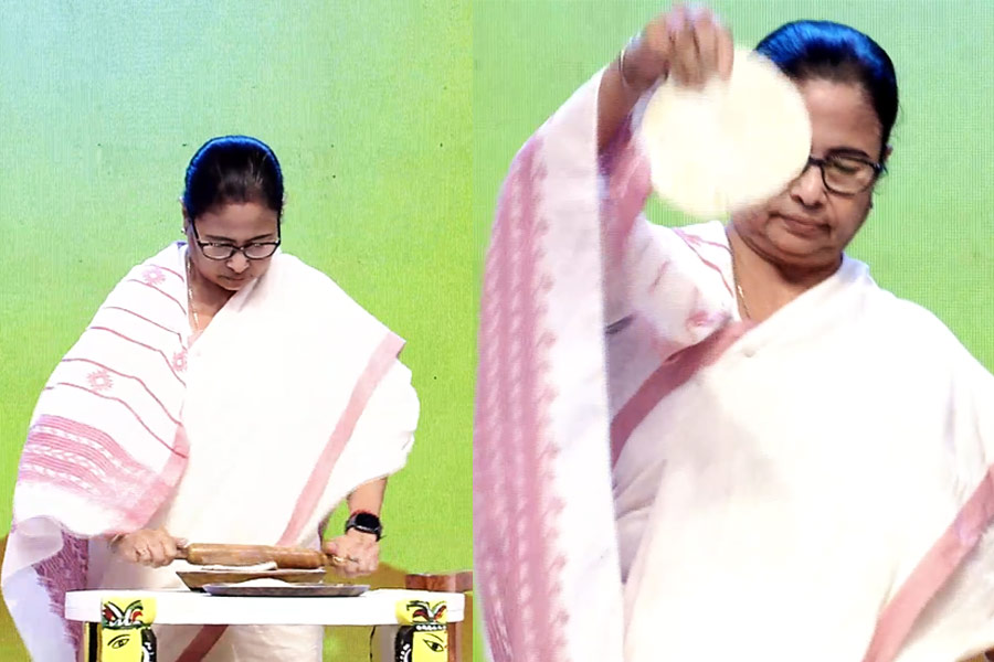 CM Mamata Banerjee makes perfect Roti in Didi number one, Rachana Banerjee surprises
