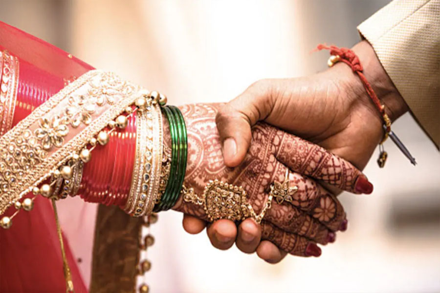 Man married his sister to get fund of mass marriage in UP